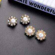 Load image into Gallery viewer, DAISY Gold Statement Studs
