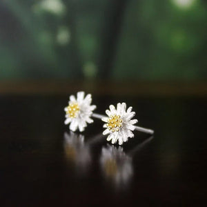 MAE Daisy Gold Studs