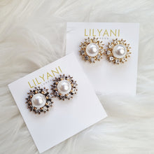 Load image into Gallery viewer, DAISY Gold Statement Studs
