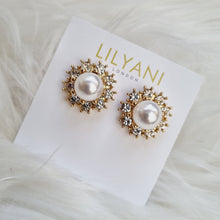 Load image into Gallery viewer, DAISY Gold Statement Studs
