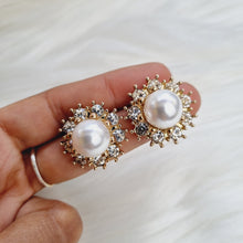 Load image into Gallery viewer, DAISY Gold Statement Studs
