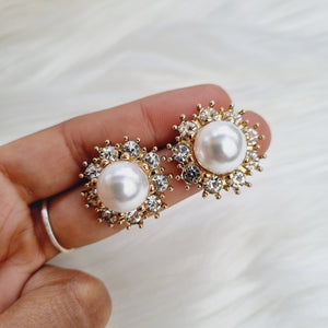 DAISY Gold Statement Studs