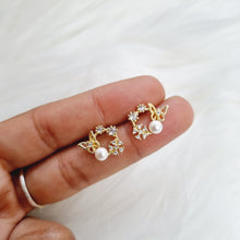 Load image into Gallery viewer, GISELLE Gold Studs
