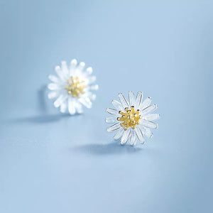 MAE Daisy Gold Studs