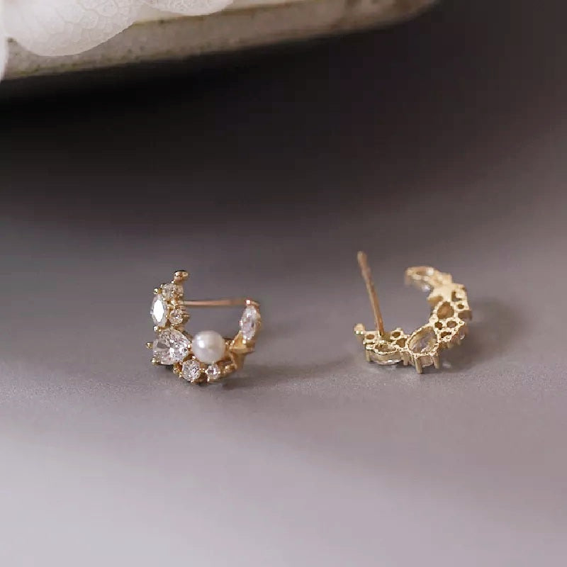 RILEE Gold Moon Studs – LILYANI LONDON