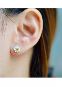 MAE Daisy Gold Studs