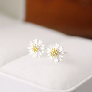 MAE Daisy Gold Studs