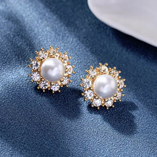 Load image into Gallery viewer, DAISY Gold Statement Studs
