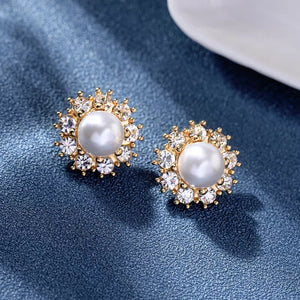 DAISY Gold Statement Studs