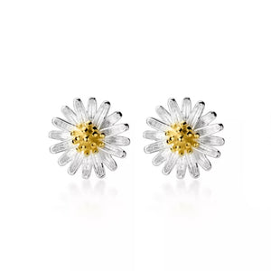 MAE Daisy Gold Studs