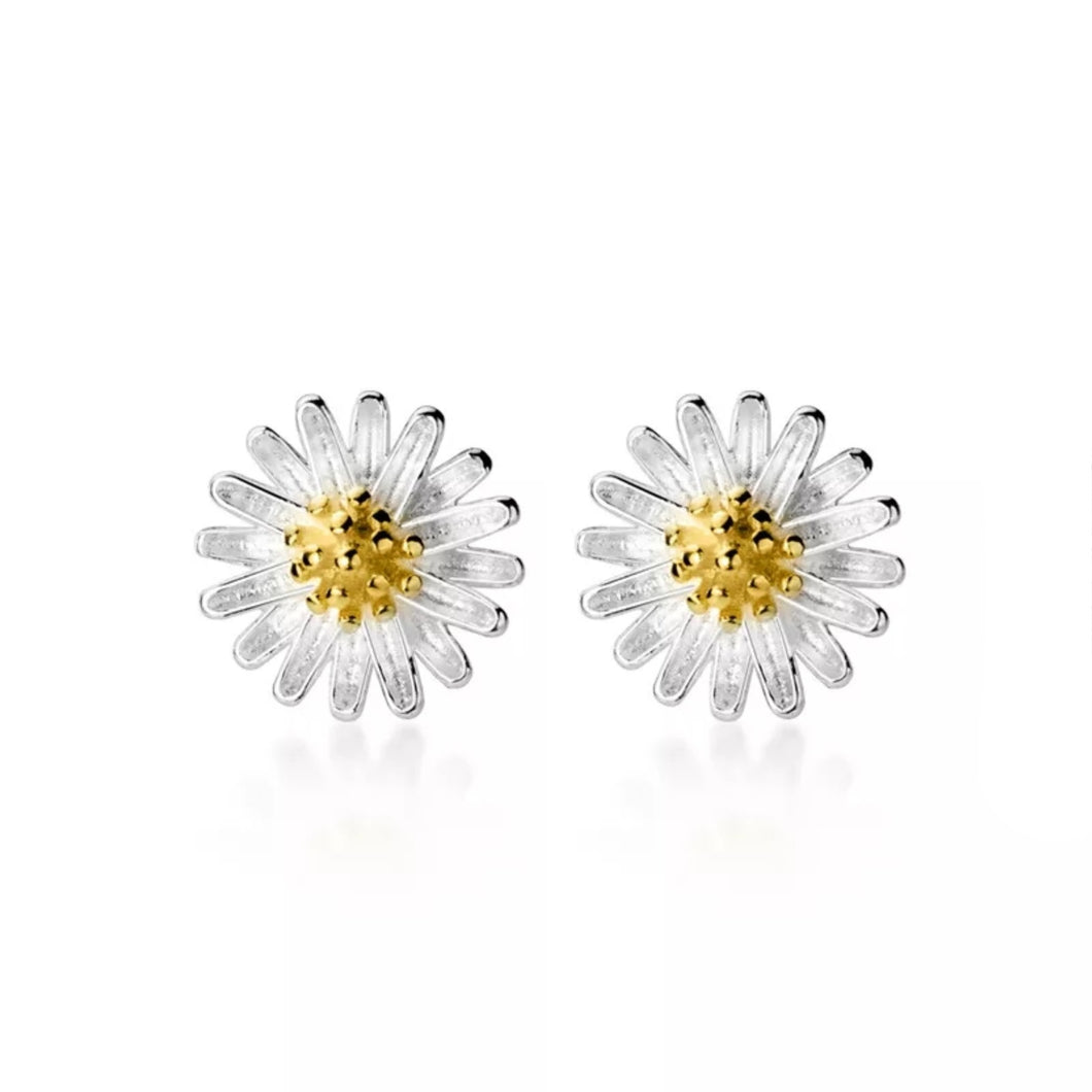 MAE Daisy Gold Studs